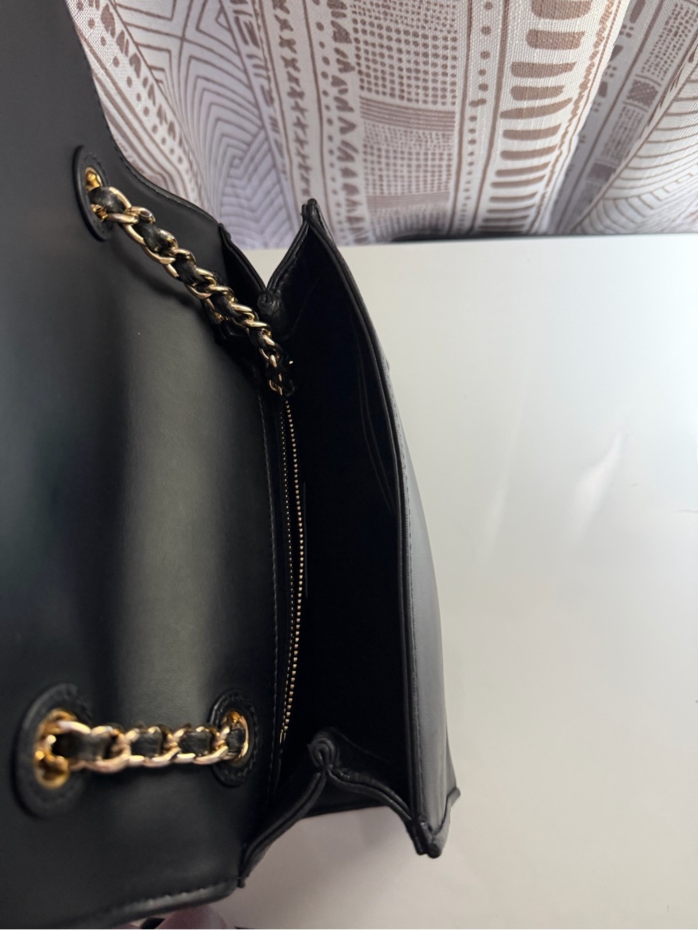 Tory Burch Black Quilted Shoulder Bag with Gold Chain - Picture 5 of 14